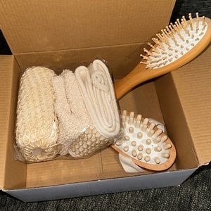 Monat Skin kushion Limited edition
Spa accessory kit brand new 5 Piece